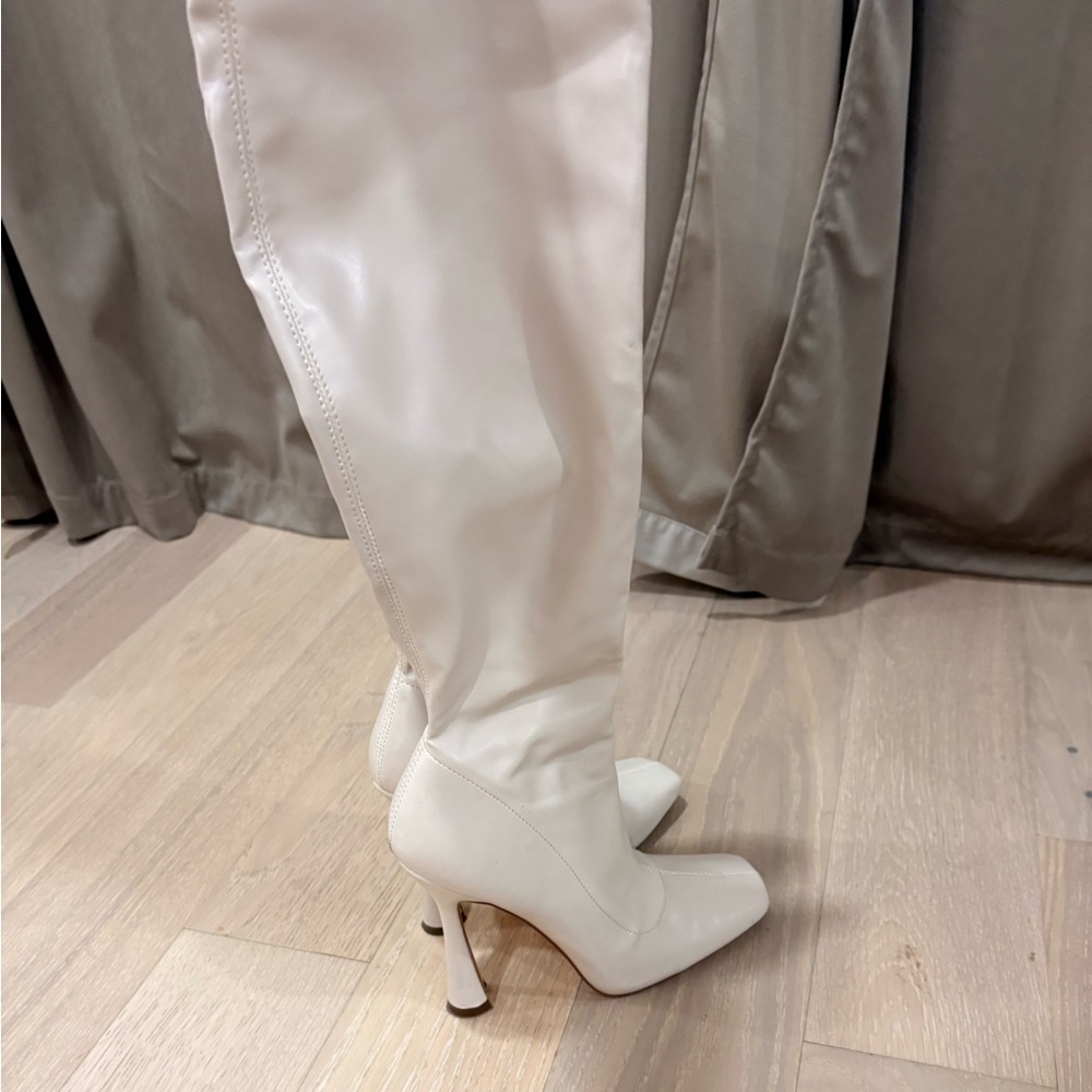 Forever 21 Chic White Heeled Boots